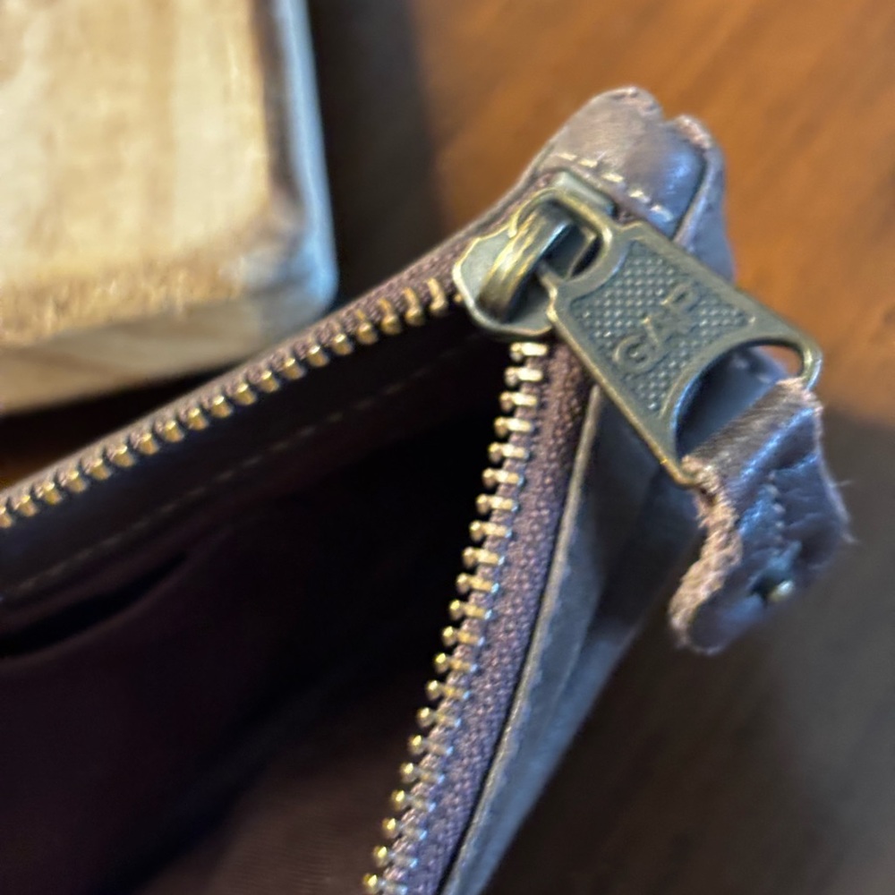 Vintage Gap Brown Leather Wallet Clutch bag! EUC! Smoke free Home - Picture 5 of 7